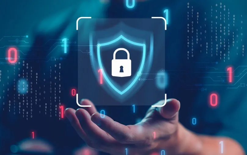 Imagen futurista de un candado protegido por un escudo simulando la protección de los datos personales del usuario